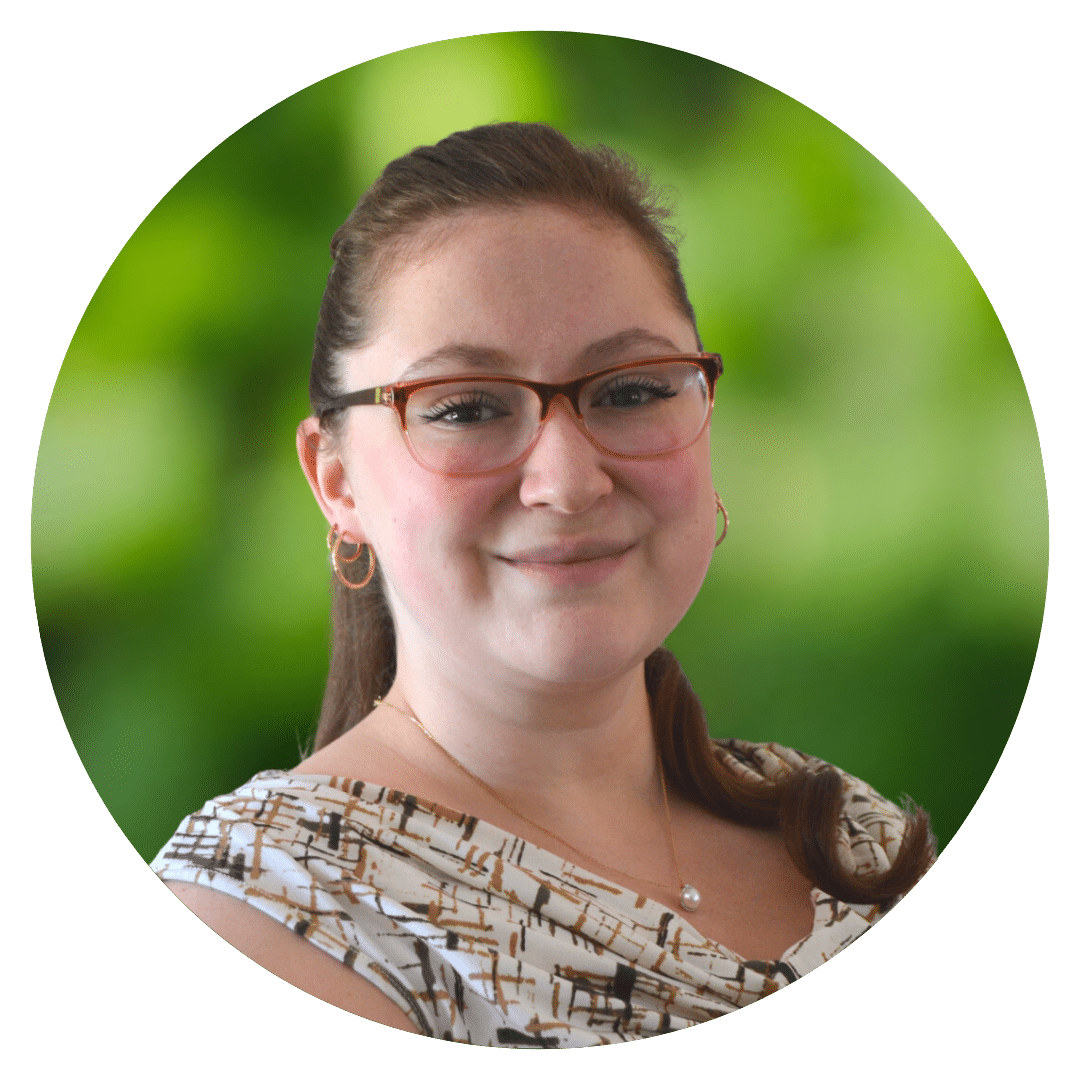Circle cutout of Juliette W.'s professional headshot, with a background of leaves